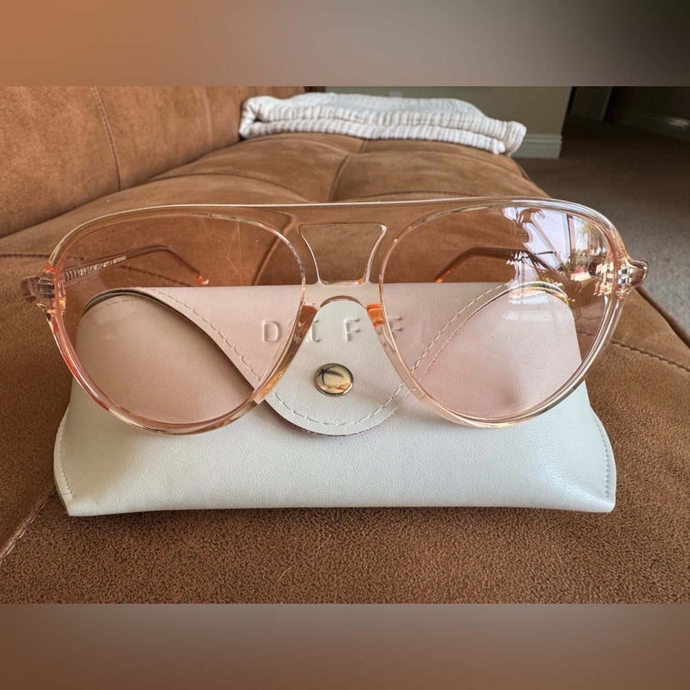 Diff Eyewear Pink Tosca Avaiyor Glasses